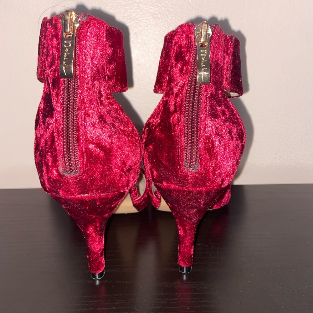 Pointed, Red Heels - Picture 3 of 3